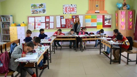 سياسات حزب العدالة والتَّنمية حيال الأطفال السُّوريّين