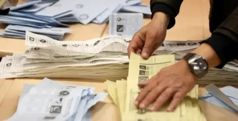 The Structural Tendencies of Voting Behavior