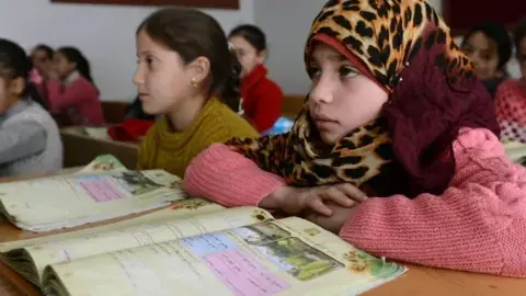 "EU Fund for Syrians in Turkey Not Even Enough for Their Education Needs"