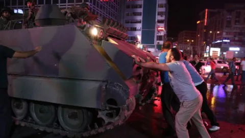 The July 15 Resistance by the Turkish People: Googling How to Stop a Tank