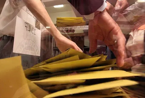 Who will swing voters support in Sunday’s elections?