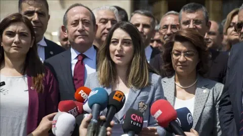 Turkey’s opposition parties in trouble