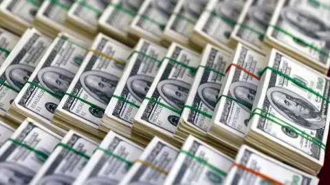 Economic wars and the emergence of a new chaotic world order