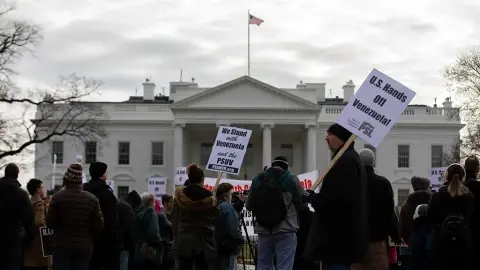 Foreign policy elites and public opinion in US