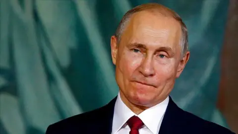 Moscow follows wait and see policy on US-Iran tensions