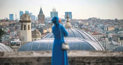 Opposition uses emotional ploys in Istanbul election