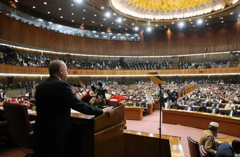 Erdoğan’s image in Pakistani parliament