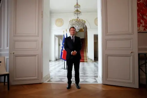 Francia restringe las libertades individuales y civiles de sus ciudadanos