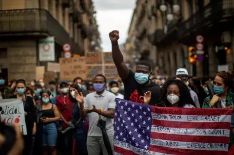 The wave of riots in light of Floyd protests