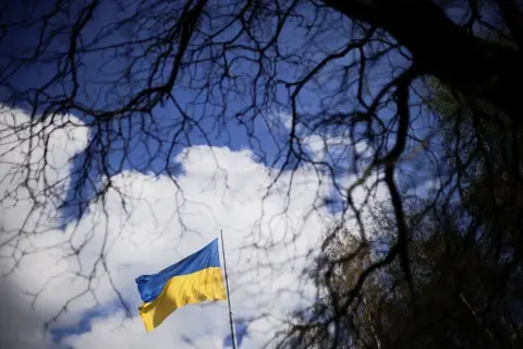Who will give up in stage two of the Russia-Ukraine war?