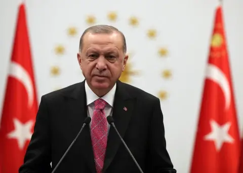 Erdoğan calls for support ’one last time’ amid opposition’s risky bid