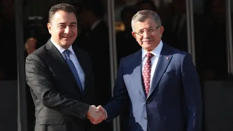 Davutoğlu, Babacan: Harshly criticized engineers of ’table for six’
