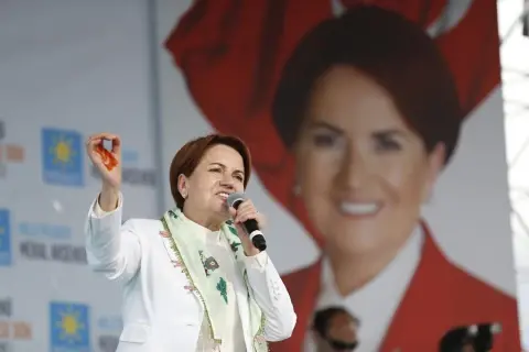 IP’s Akşener is in a tight corner at ’table for six’