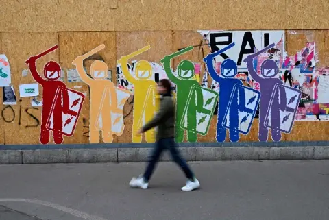 Pension reform riot: A specter of yellow vests haunting Macron