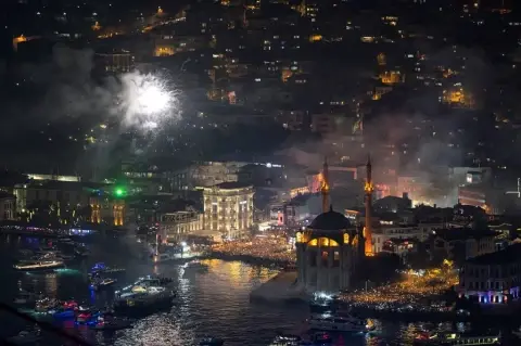 What is agenda of campaigns as Turkish local elections near?