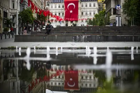 CHP’s contribution to Erdoğan’s local election campaign