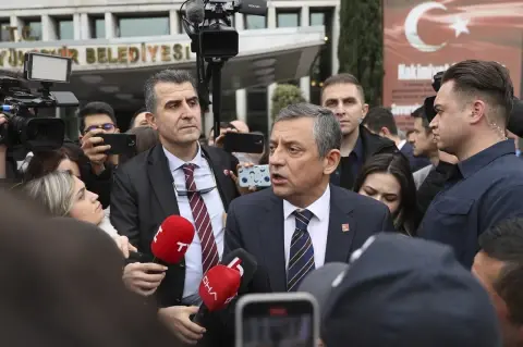 Street politics and political responsibility