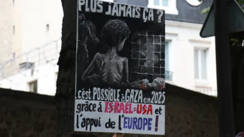 Healthcare workers demonstrate in Paris in support of Gaza