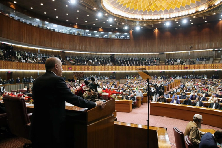 14 Şubat 2020 | Cumhurbaşkanı Recep Tayyip Erdoğan, Pakistan Parlamentosu'nda gerçekleştirilen Ulusal Meclis ve Senato ortak oturumunda konuştu.