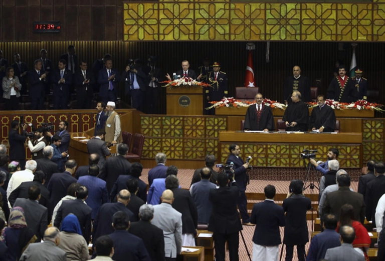14 Şubat 2020 | Cumhurbaşkanı Recep Tayyip Erdoğan, Pakistan Parlamentosu'nda gerçekleştirilen Ulusal Meclis ve Senato ortak oturumunda konuştu.