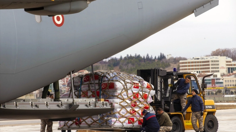5 Şubat 2020 | Çin Dışişleri Bakanlığı Sözcüsü Hua Çunying, sosyal mesajlaşma uygulaması WeChat üzerinden düzenlediği basın toplantısında, Türkiye'nin Çin'e koronavirüs salgınıyla mücadele konusunda gönderdiği maske ve tıbbi kıyafet yardımına ilişkin değerlendirmelerde bulundu.  (AA)