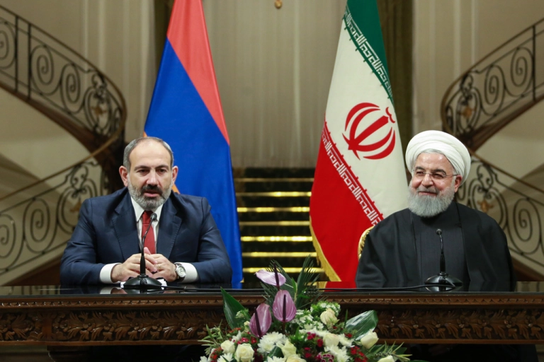 27 Şubat 2019 | İran Cumhurbaşkanı Hasan Ruhani (sağda), resmi ziyaret için Tahran'a gelen Ermenistan Başbakanı Nikol Paşinyan (solda) ile Sadabat Sarayı'nda bir araya geldi. İkili daha sonra ortak basın toplantısı düzenledi. ( Foto: AA)