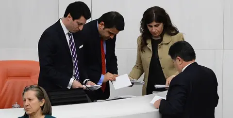 Aklanmanın Tek Yolu Yüce Divan Değil