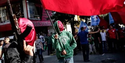Ayrılıkçıların Elleri Tetikte, Kulakları Kirişte