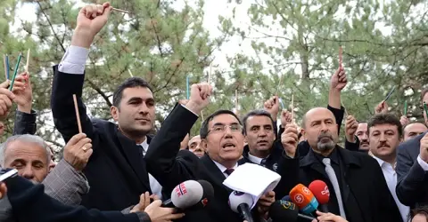 Camia, Dershaneler ve Yolsuzluklara Neden İlgisiz?