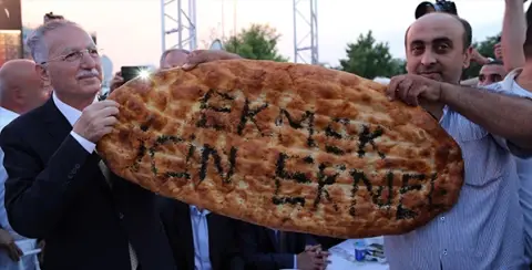 Ekmek, Beyin ve Makarna: Siyasal İletişimin Çaresizliği