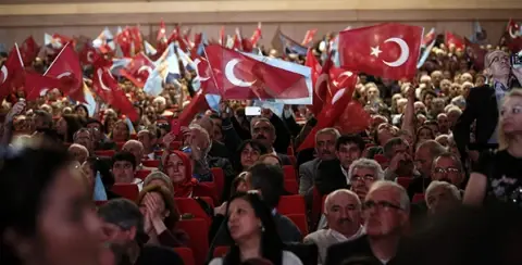 Hangisi Daha Somut: Vaatler mi İcraat mı?