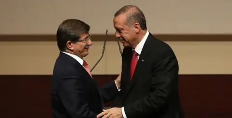 Niçin Davutoğlu?