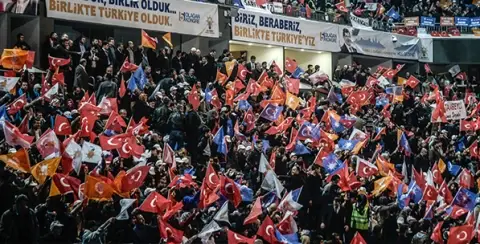 Ooo Nefret Cumhuriyeti; Alırım Bir Dal!