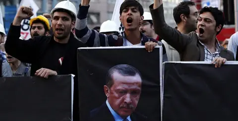 Otoriterleşme Üzerine Klişeler
