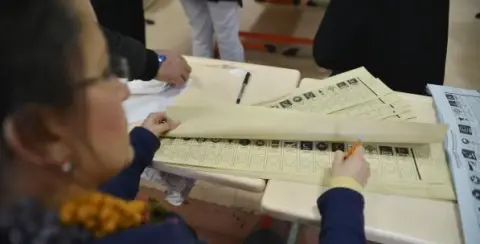 Perspektif: Yeni Büyükşehir Yasası Perspektifinde 2014 Yerel Seçimleri