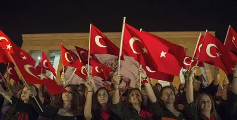 Yeni Darbeciler Eski Hevesler