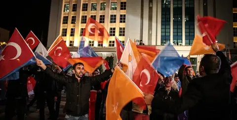 AK Parti İstikrarın Güvencesi Olduğunu Kanıtladı