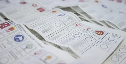 Tek Başına Hükümet ve Dış Politika