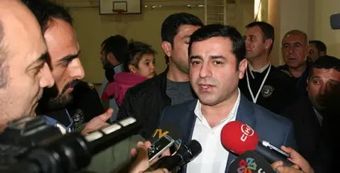 Doğan Medyasına mı İnanalım, Selahattin Demirtaş’a mı
