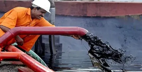 Petrol Fiyatlarındaki Düşüş Üretici Ülke Ekonomilerini Vuracak