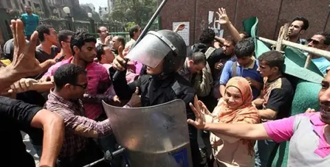 Rapor: Devrimden Darbeye Mısır’da İnsan Hakları