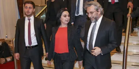Biz buradayız, burada olacağız