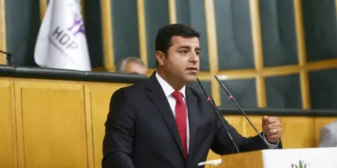 Mesele Şiraze, O Kayan Şiraze