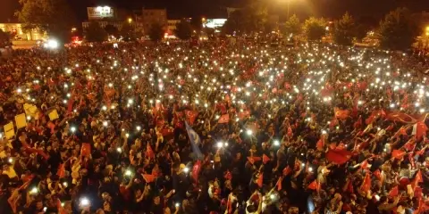Neden Sokaktayız?