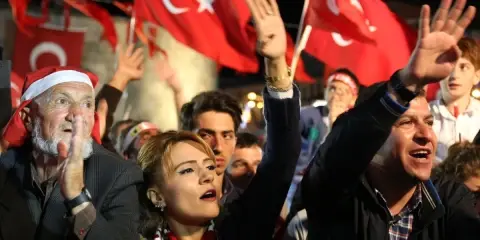 Sahi Siz Kimden Yanasınız?