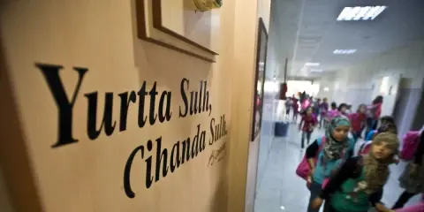 Bir Tutam Yurtta Sulh, İki Çay Kaşığı Cihanda Sulh