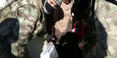 Hendek ve Barikatların Gerisinden Halkı Sokağa Çağırmak