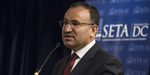 Taç Giyen Baş Akıllanır!
