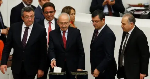 CHP Kaybetmeye Devam Ediyor