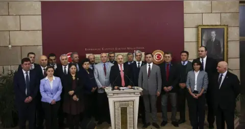 CHP’nin Tutumu Kime Kaybettiriyor?